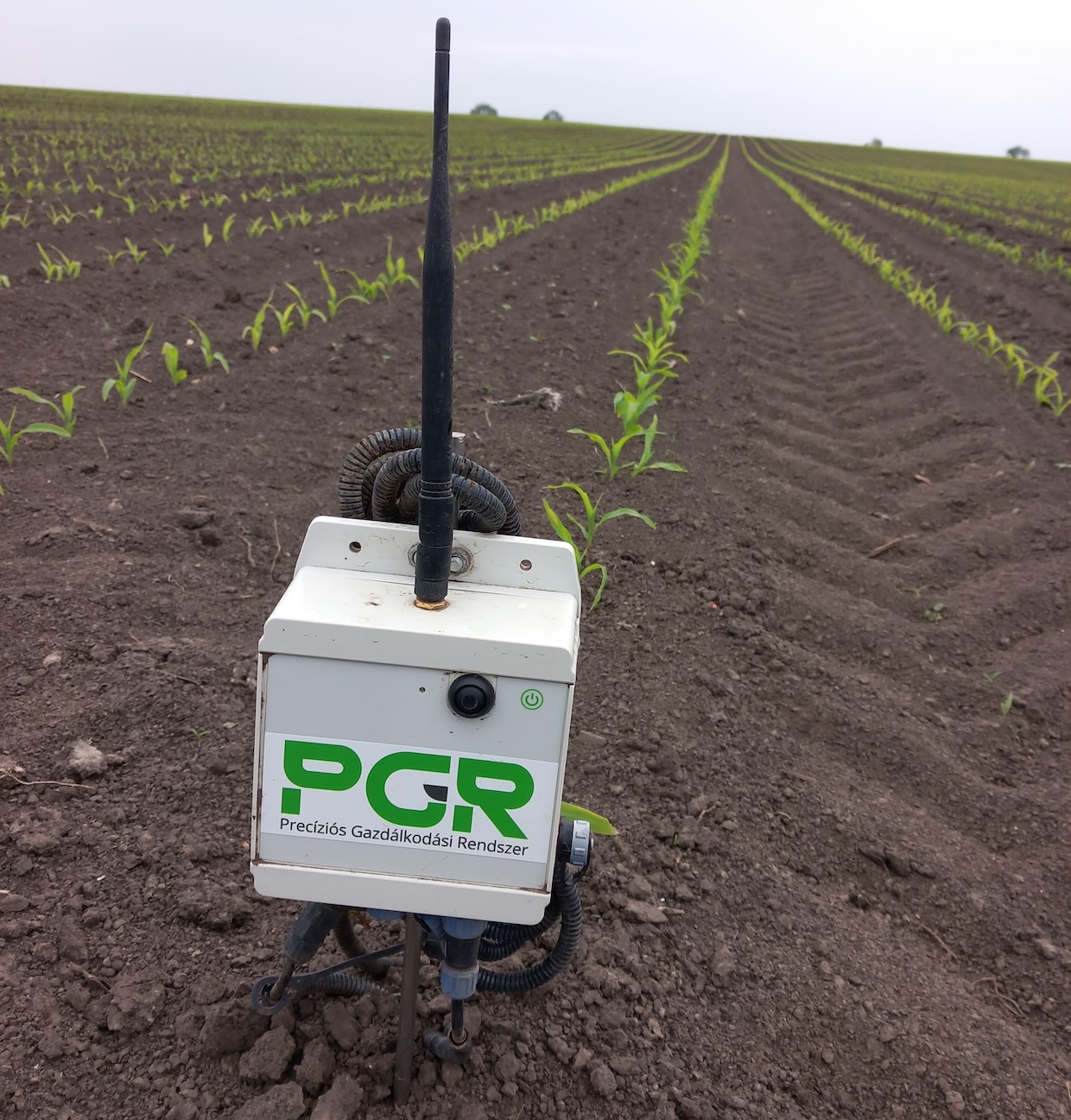 Uređaj za merenje vlažnosti zemljišta na parceli za navodnjavanje